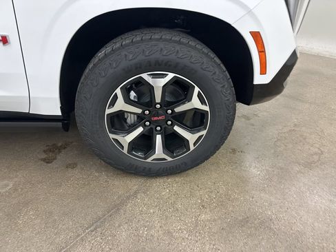 New 2026 GMC Yukon AT4 w/ AT4 Premium Plus Package AWD/4WD image 15