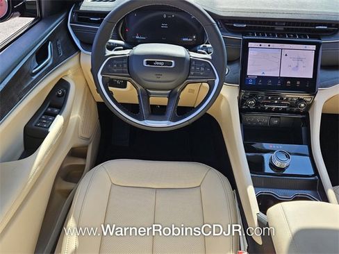 New 2025 Jeep Grand Cherokee Limited w/ Luxury Tech Group II image 7