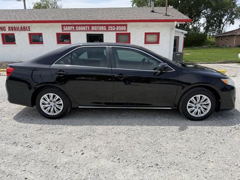 Used 2013 Toyota Camry LE FWD image 3
