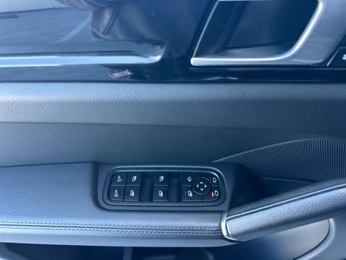 Certified 2022 Porsche Cayenne AWD/4WD image 12