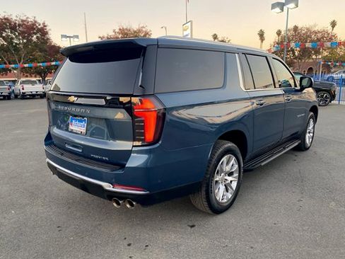Used 2025 Chevrolet Suburban Premier RWD image 11