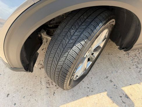 Used 2021 Ford Explorer XLT w/ Equipment Group 202A AWD/4WD image 22