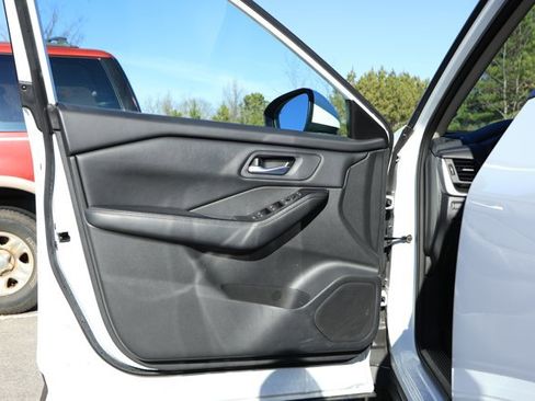 Used 2024 Nissan Rogue SV image 20