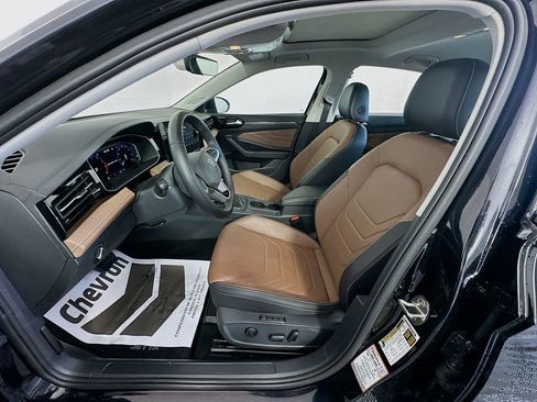 Used 2025 Volkswagen Jetta SEL FWD image 22