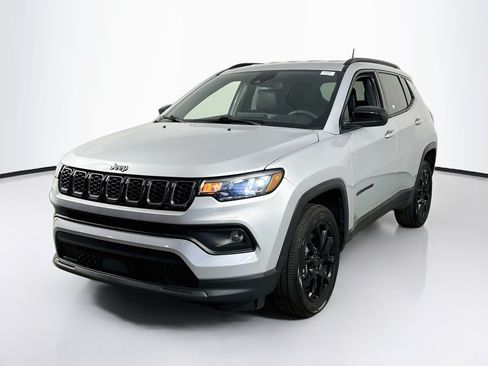 Used 2026 Jeep Compass Latitude AWD/4WD image 1
