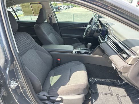 Used 2025 Toyota Camry LE w/ Convenience Package FWD image 33
