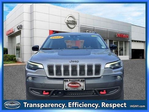 Used 2022 Jeep Cherokee Trailhawk w/ Comfort/Convenience Group AWD/4WD image 2