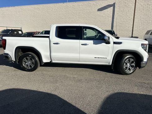 Used 2025 GMC Sierra 1500 SLT image 3