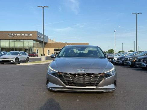 Used 2021 Hyundai Elantra SEL w/ Convenience Package FWD image 2