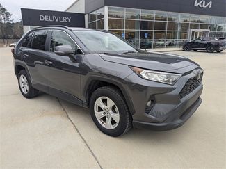 Used 2019 Toyota RAV4 XLE video 1