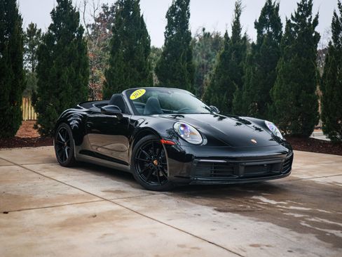 Used 2023 Porsche 911 Carrera 4 w/ Premium Package image 2