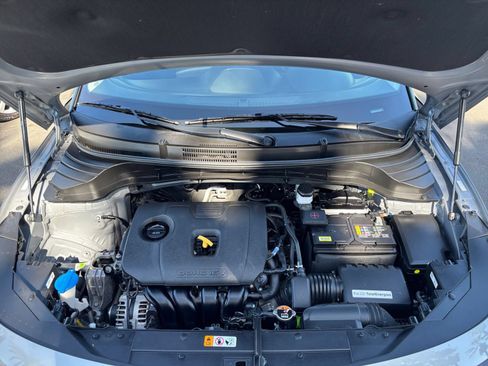 Used 2025 Kia Soul LX w/ LX Technology Package FWD image 30