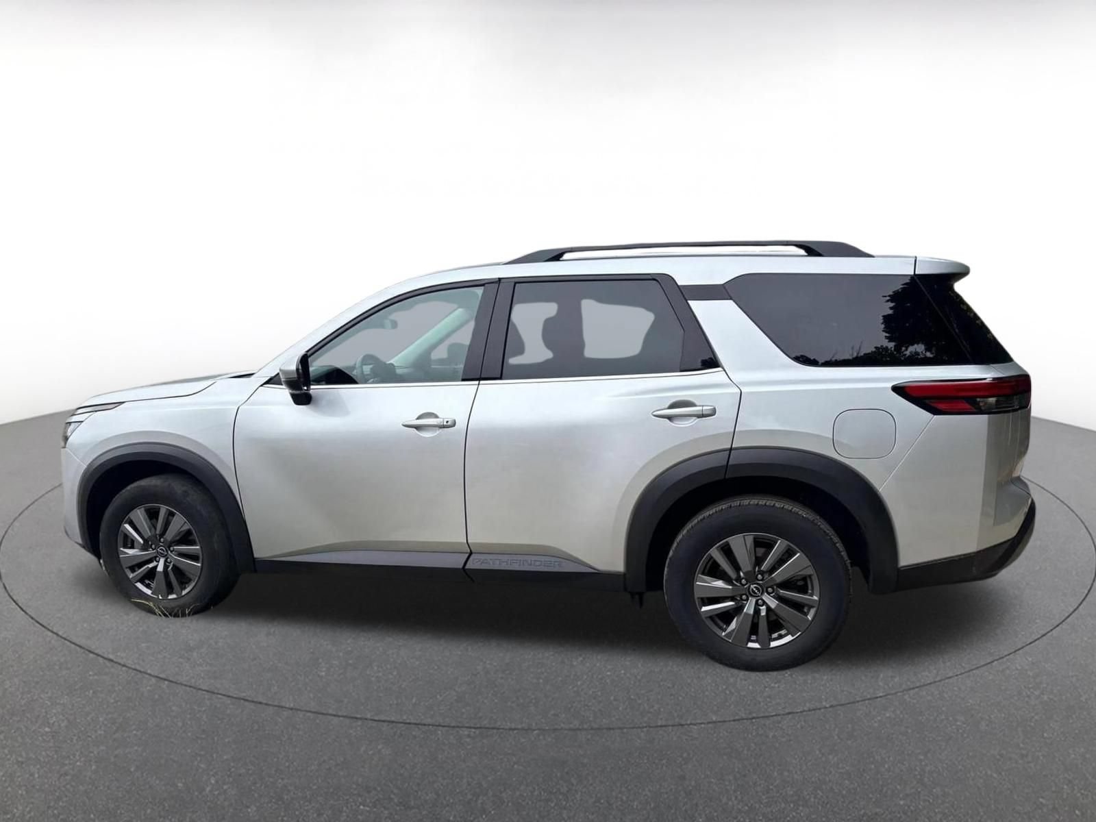 Used 2025 Nissan Pathfinder SV AWD/4WD image 8