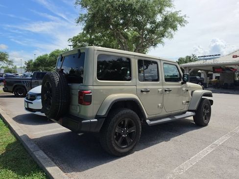 Used 2022 Jeep Wrangler Unlimited Sahara AWD/4WD image 3