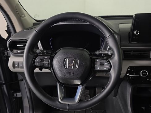 Certified 2025 Honda Pilot Touring image 10