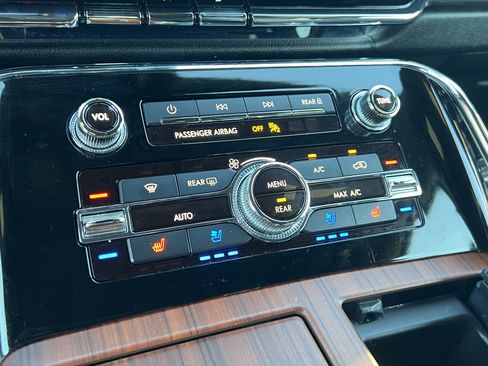 Used 2021 Lincoln Navigator Reserve image 22