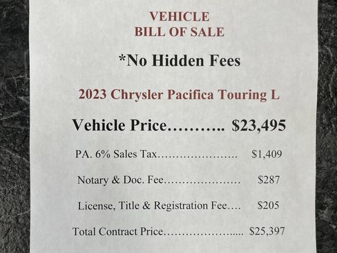 Used 2023 Chrysler Pacifica Touring-L FWD image 2