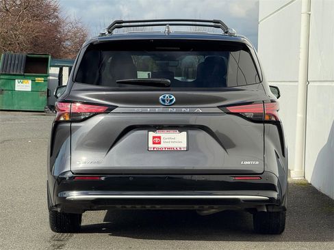 Certified 2025 Toyota Sienna Limited image 6