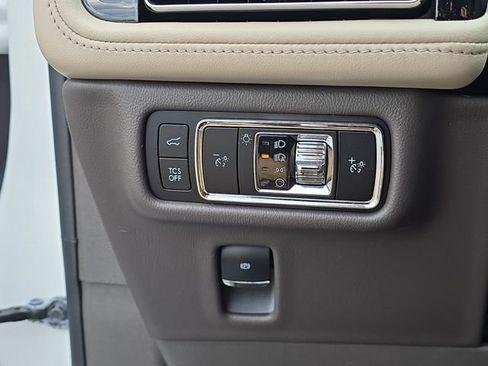 Used 2023 Lincoln Nautilus Reserve AWD/4WD image 12