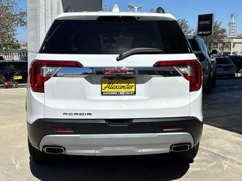 Used 2023 GMC Acadia SLE w/ Driver Convenience Package FWD image 4