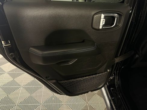 Used 2024 Jeep Wrangler Unlimited Rubicon 4xe AWD/4WD image 29