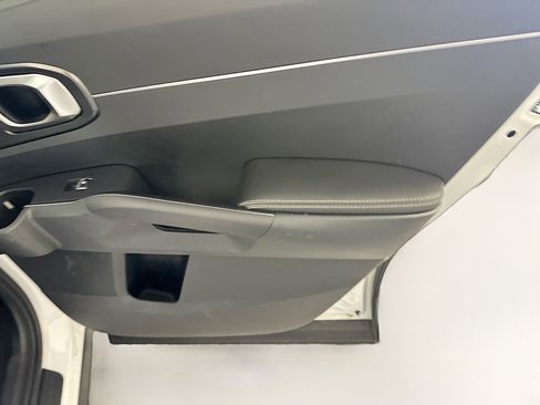 Used 2024 Kia Sorento S image 30