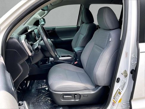 Used 2020 Toyota Tacoma SR5 RWD image 27