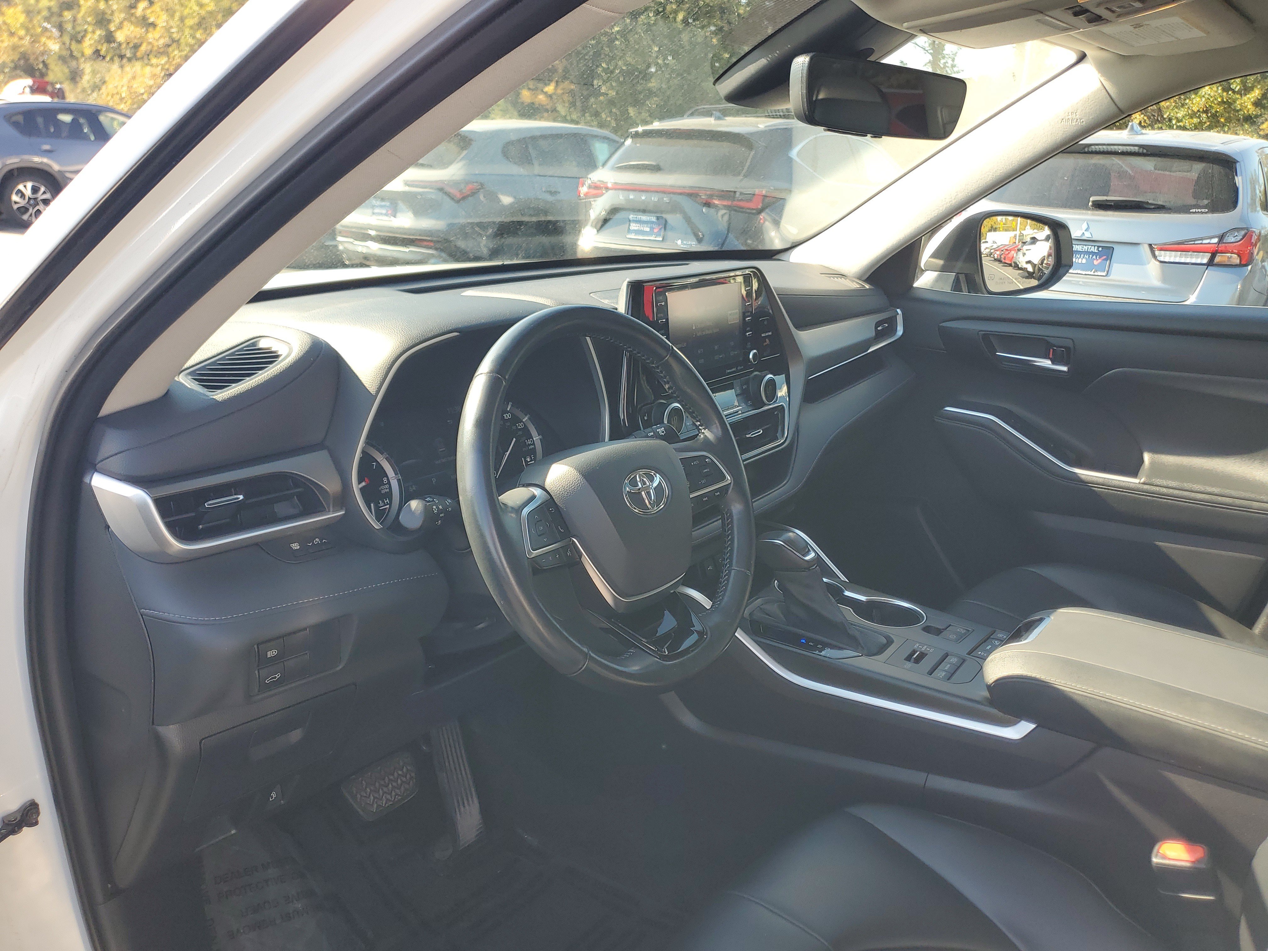 Certified 2021 Toyota Highlander XLE AWD/4WD image 18