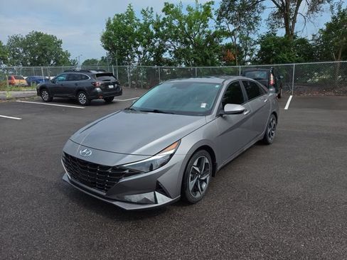 Certified 2022 Hyundai Elantra Limited FWD image 2