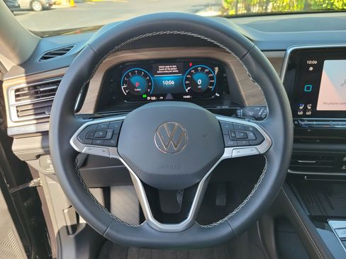 Used 2026 Volkswagen Atlas SE FWD image 32