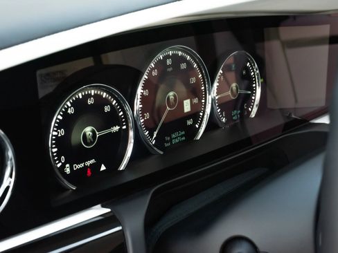 Used 2024 Rolls-Royce Ghost image 40