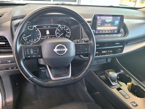 Used 2025 Nissan Rogue SV FWD image 12