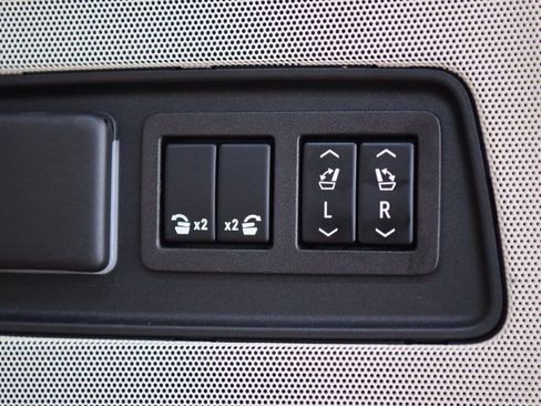 Used 2023 Cadillac Escalade Premium Luxury Platinum image 24