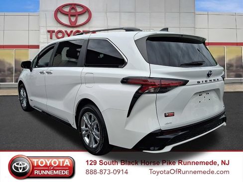 Certified 2021 Toyota Sienna XSE w/ XSE Plus Package AWD/4WD image 5