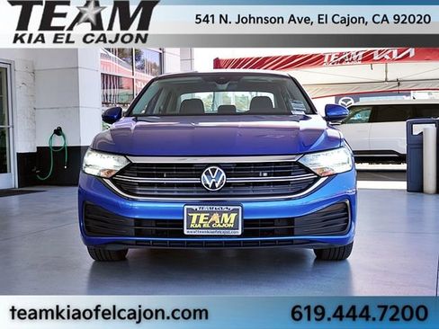 Used 2024 Volkswagen Jetta SE FWD image 4