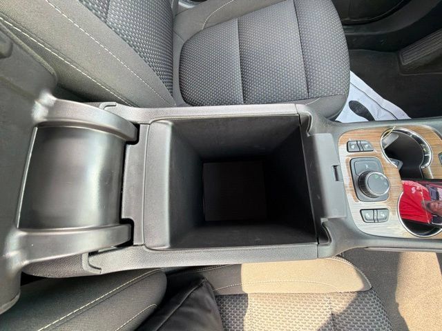 Used 2023 GMC Acadia SLE w/ Driver Convenience Package FWD image 29