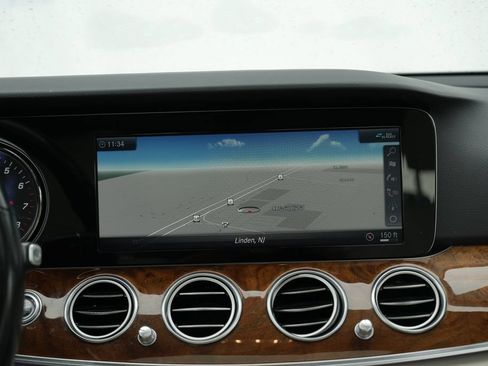 Used 2019 Mercedes-Benz E 300 4MATIC image 42