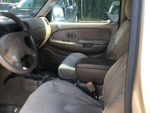 Used 2004 Toyota Tacoma PreRunner RWD image 5