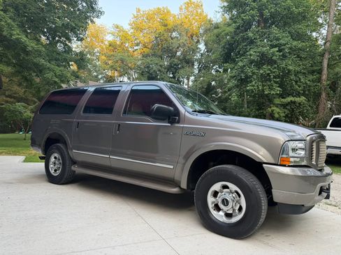 Used 2004 Ford Excursion Limited AWD/4WD image 8