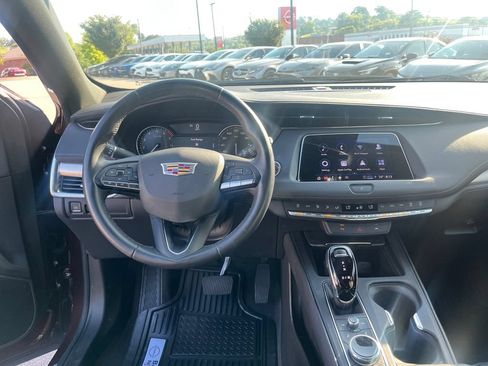 Used 2023 Cadillac XT4 Premium Luxury FWD image 22