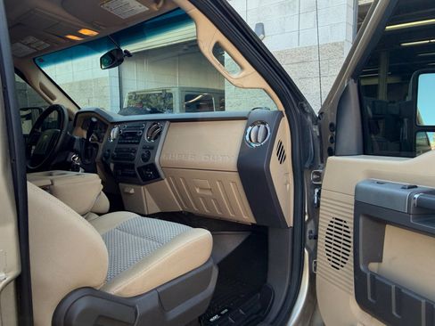 Used 2011 Ford F250 XLT w/ XLT Premium Pkg AWD/4WD image 27