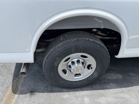 New 2026 Chevrolet Express 3500 Extended RWD image 8