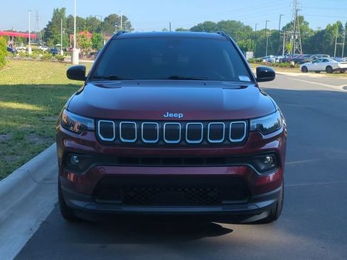 Used 2022 Jeep Compass Latitude AWD/4WD image 16
