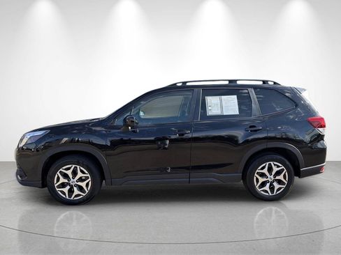 Used 2022 Subaru Forester Premium AWD/4WD image 2