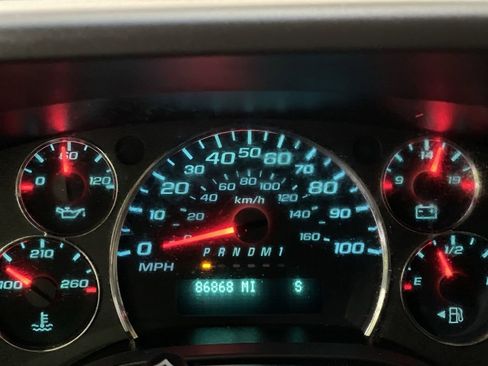 Used 2022 Chevrolet Express 2500 w/ Driver Convenience Package image 18