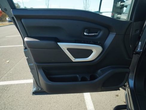 Used 2024 Nissan Titan SV w/ SV Convenience Package image 14