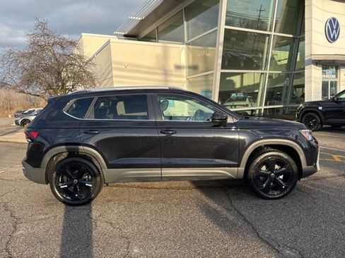 New 2025 Volkswagen Taos SEL image 4