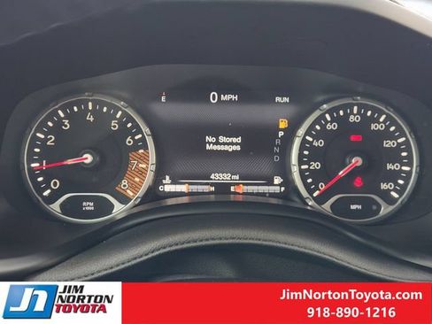 Used 2022 Jeep Renegade Latitude w/ Convenience Group AWD/4WD image 17