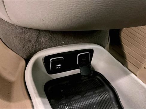 Used 2017 Chrysler Pacifica Touring FWD image 32