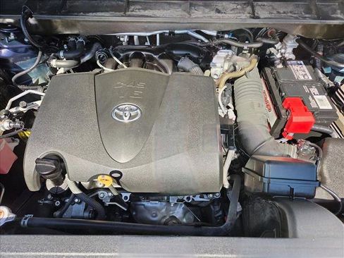 Used 2021 Toyota Highlander XLE FWD image 22
